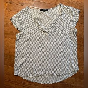 Ava Christine cap sleeve shirt. Size Large.
